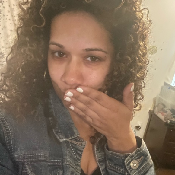 Meet your Posher, Amanda - Picture 3 of 5